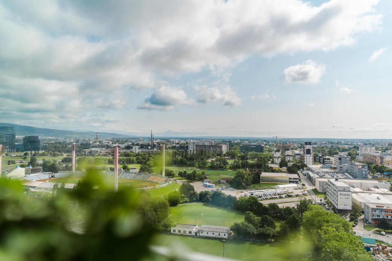 Comfy Condo On The 20Th Floor & Free Parking Bratislava Extérieur photo